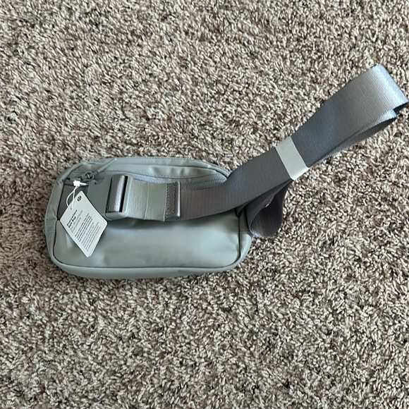 Lululemon Everywhere Belt Bag - Picture 2 of 5